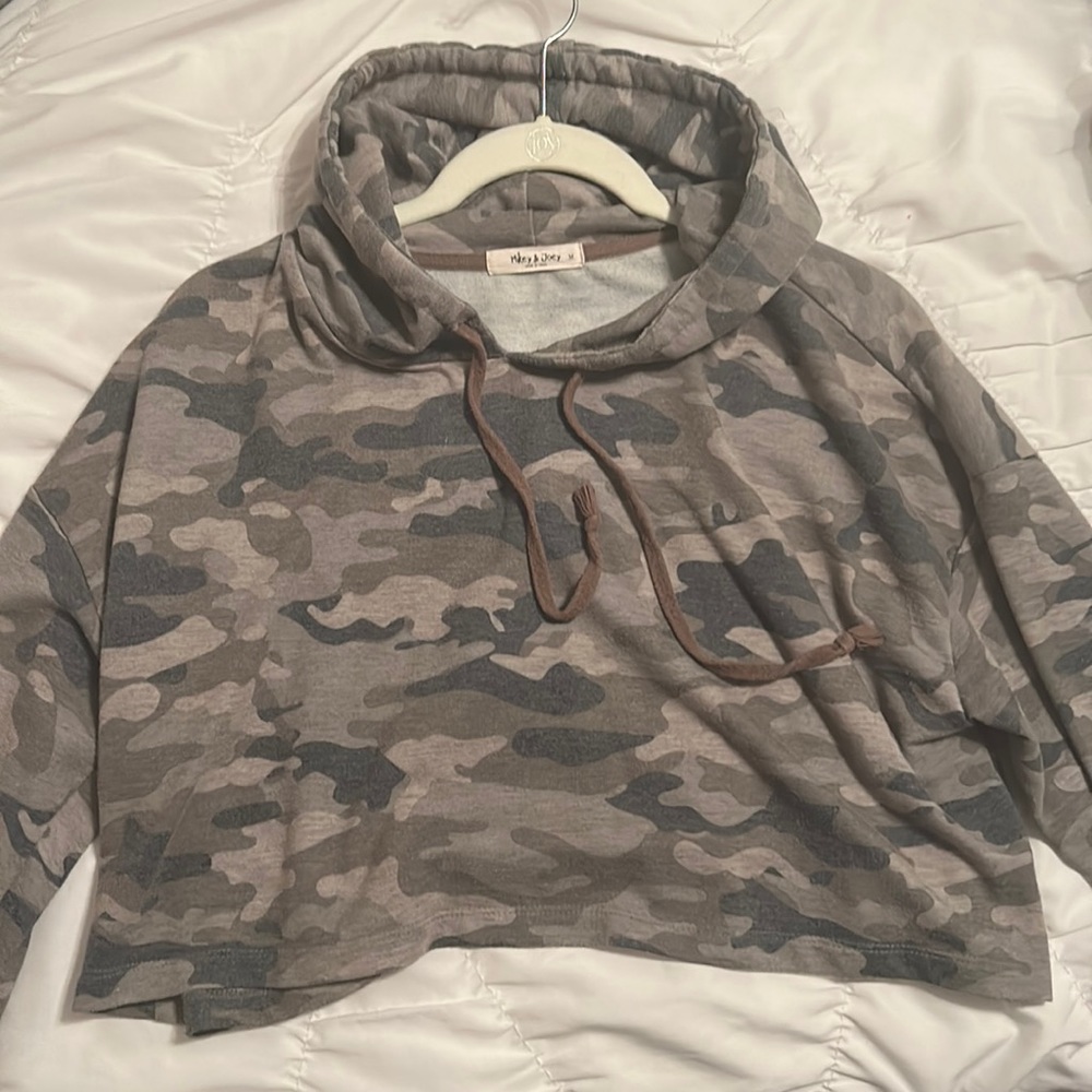 Comfy camo cropped hoodie